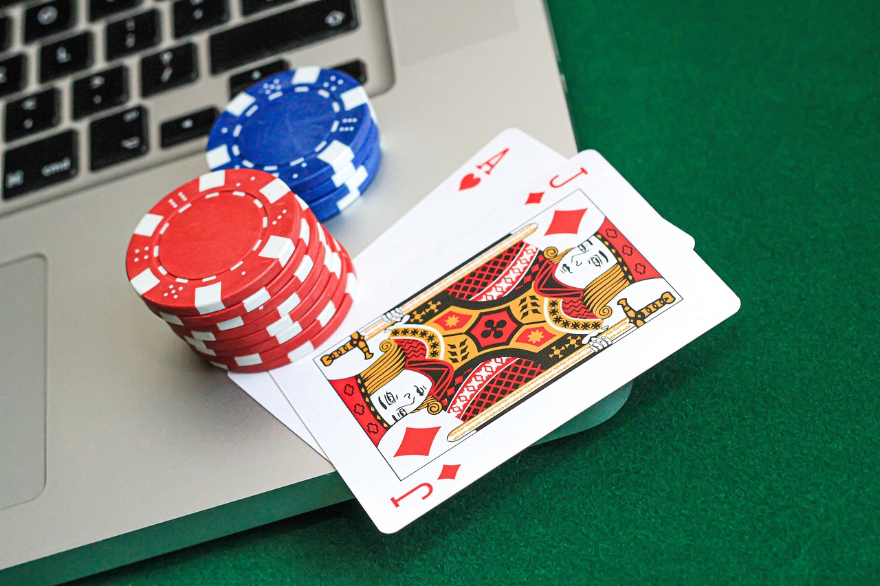 Best Times to Bluff in Online NLHE Cash Games 2026