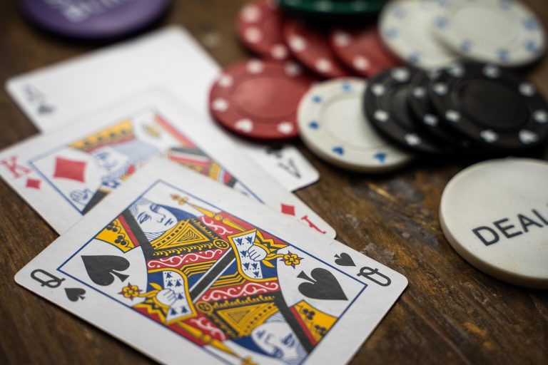 Master Bubble Play: Medium Stack Poker Strategy 2026